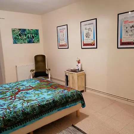 Maison Pittoresque Avec Jardinet Holiday home