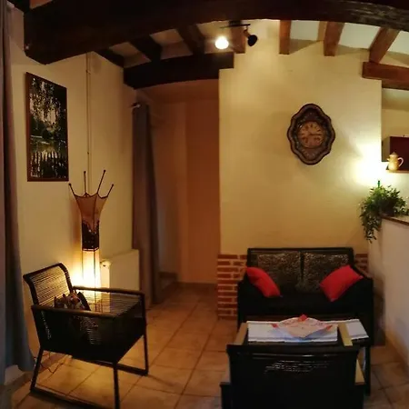 Maison Pittoresque Avec Jardinet Holiday home *