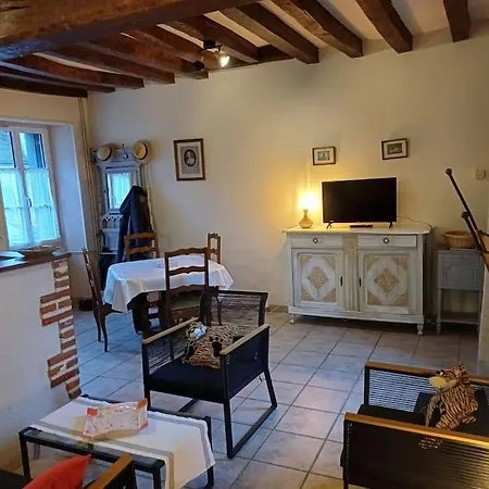 Maison Pittoresque Avec Jardinet Holiday home Mauves-sur-Huisne