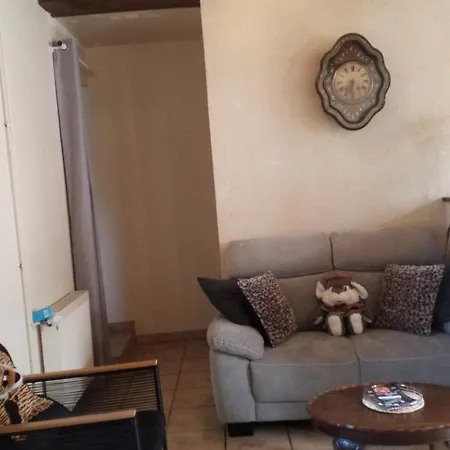 Сasa de vacaciones Maison Pittoresque Avec Jardinet Mauves-sur-Huisne