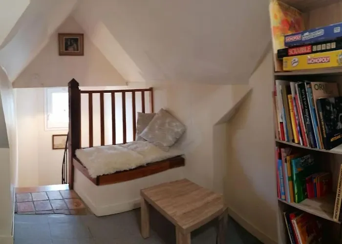 Дом отдыха Maison Pittoresque Avec Jardinet Mauves-sur-Huisne