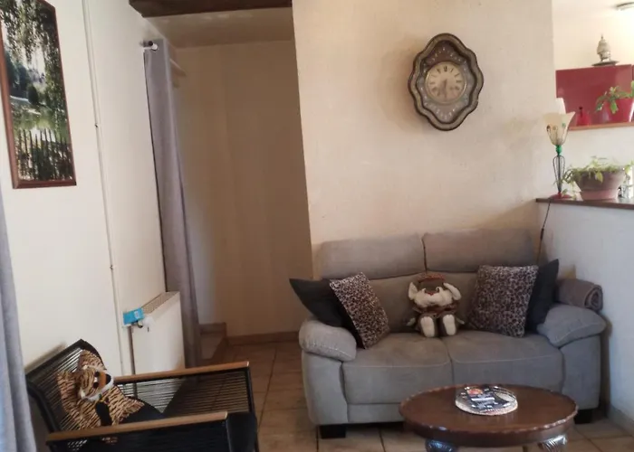 Дом отдыха Maison Pittoresque Avec Jardinet Mauves-sur-Huisne